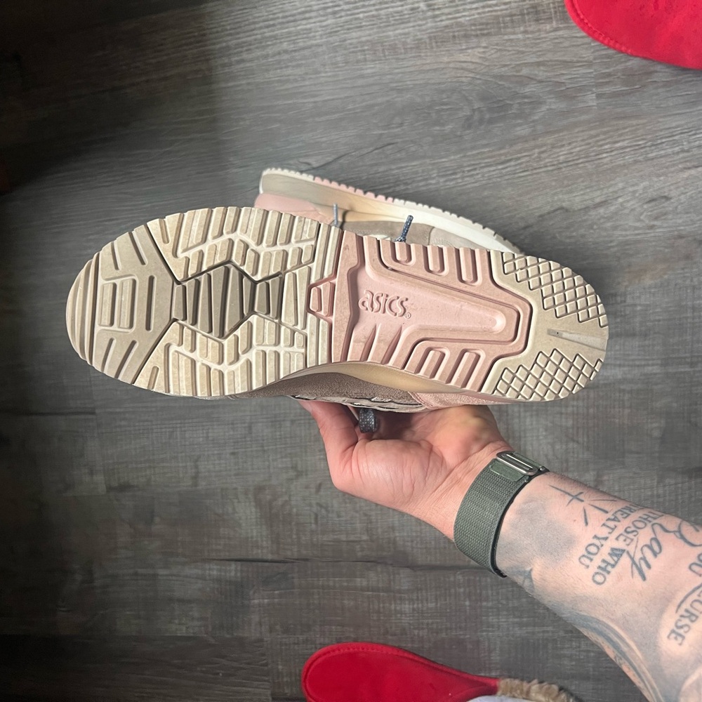 ASICS - Picture 4 of 5